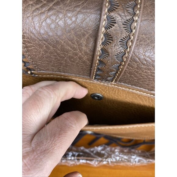 Justin Boot Barn Women's Whipstitch Fringe Saddle Bag Brown w/ Justin Earrings - Picture 8 of 10